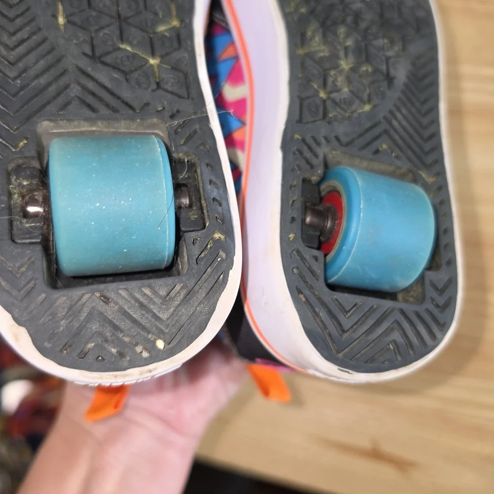Heelys Pro 20 Wheeled Youth 2 Geometric Black Orange Blue Pink Shoe
